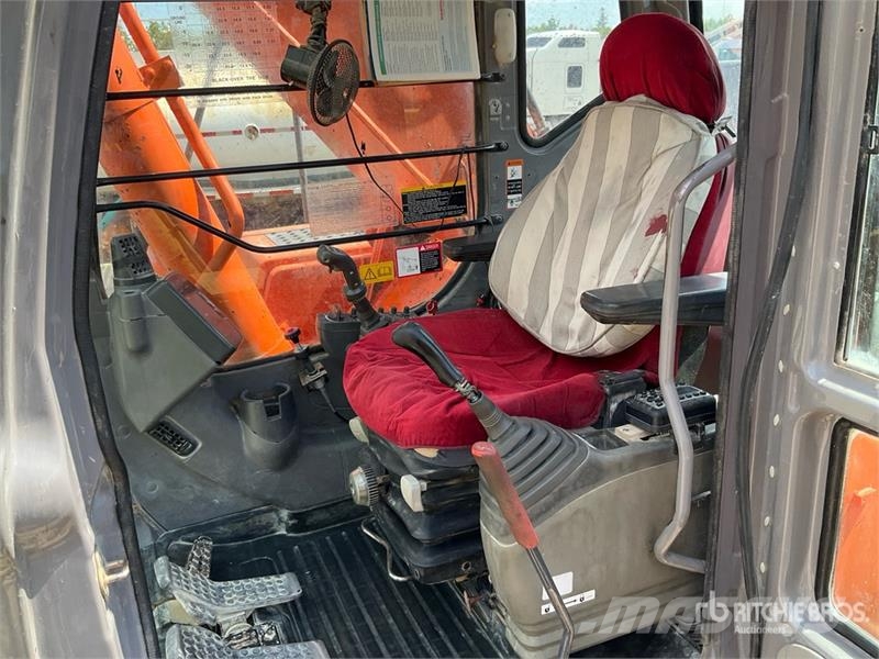 Hitachi ZX330LC Vikšriniai ekskavatoriai