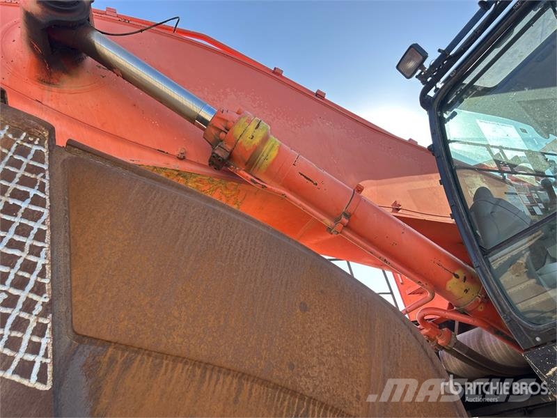 Hitachi ZX670 LC-5 VG Tracked Excavator Raupenbagger