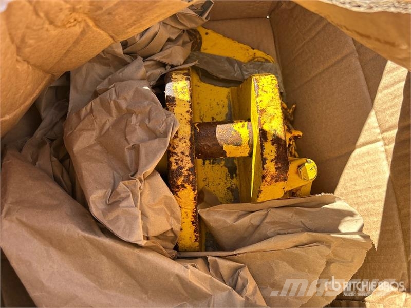 Hitch - Fits 2024 Komatsu D71PXI-24 Autres équipements pour tracteur