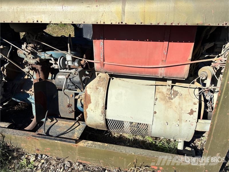 Hobart G-400 400 A Skid-Mounted Stick Engine Driven Welde Metināšanas iekārtas