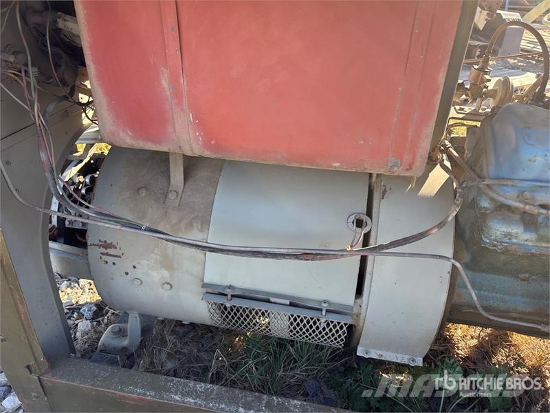 Hobart G-400 400 A Skid-Mounted Stick Engine Driven Welde Metināšanas iekārtas