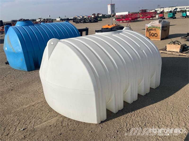  Hold-On 1200 gal Poly Low Profile Tank (Unused) Depósitos de combustible y aditivos