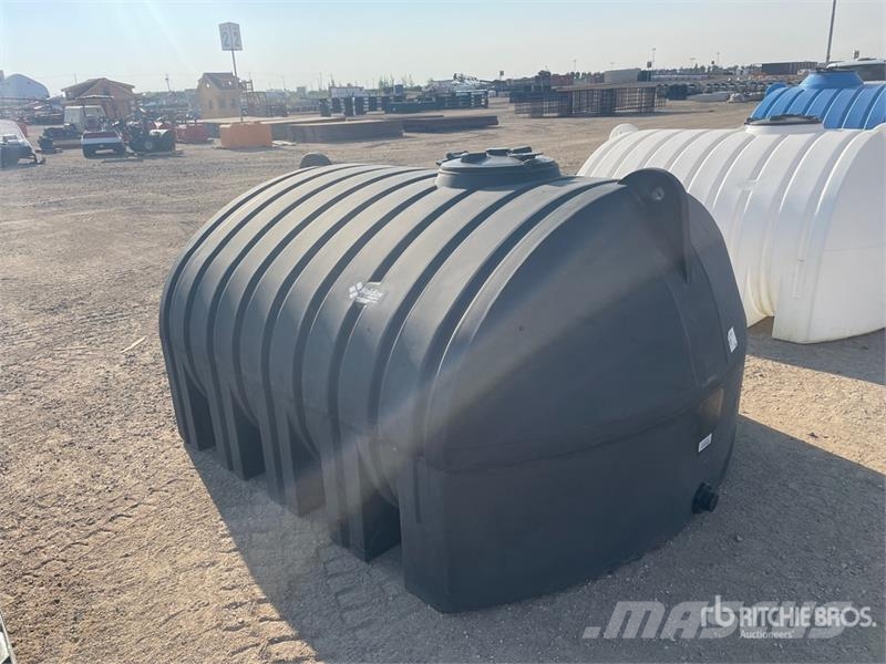 Hold-On 1200 gal Poly Low Profile Tank (Unused) 연료 및 첨가제 탱크