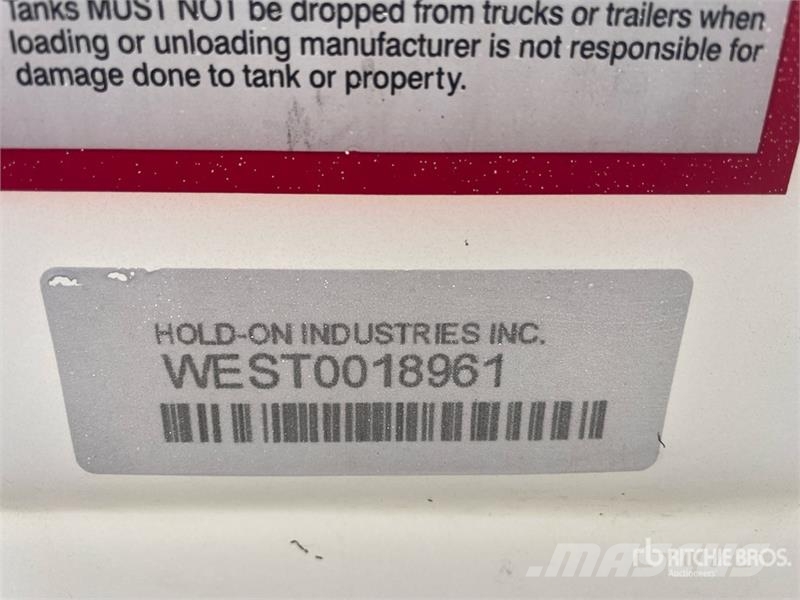  Hold-On 1200 gal Poly Low Profile Tank (Unused) Depósitos de combustible y aditivos