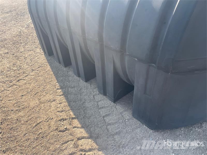 Hold-On 1200 gal Poly Low Profile Tank (Unused) 연료 및 첨가제 탱크