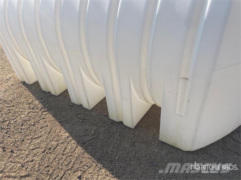  Hold-On 1200 gal Poly Low Profile Tank (Unused) Depósitos de combustible y aditivos