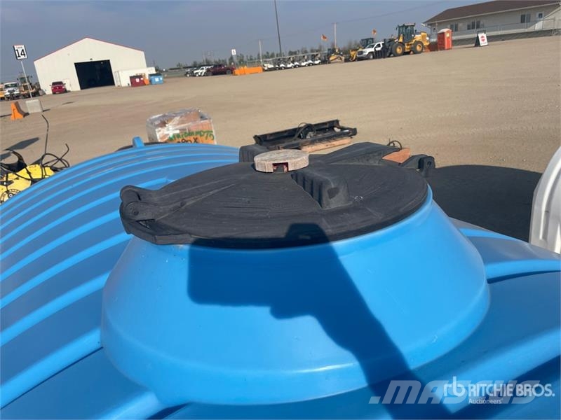  Hold-On 2000 gal Poly Low Profile Tank Depósitos de combustible y aditivos