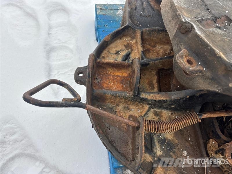  Holland of (2) Holland Fifth Wheel Hitch Ostale poljoprivredne mašine