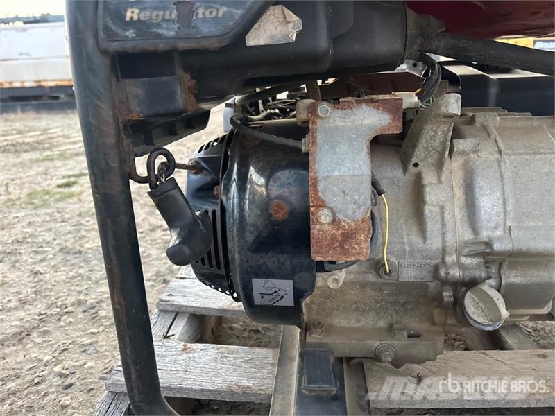 Honda EG5000CL 5 kW Portable Generator Set Otros generadores
