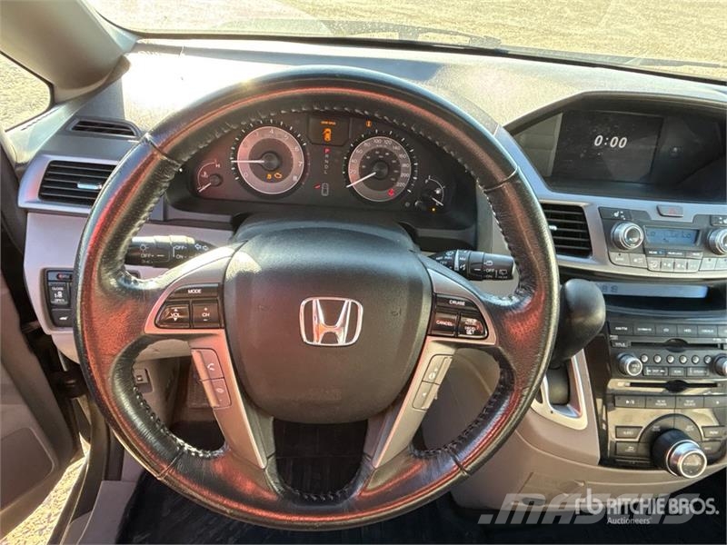 Honda Odyssey Avtomobili