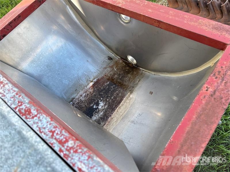 Hoskins C3626 Livestock Waterer Utilaje si accesorii folosite la cresterea animalelor