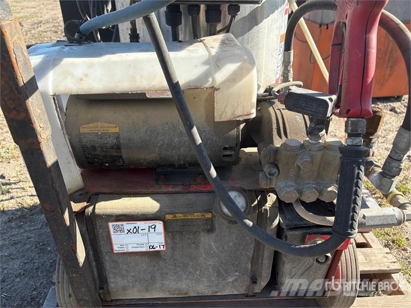 Hotsy 560SS Pressure Washer (Inoperable) Low pressure cleaner
