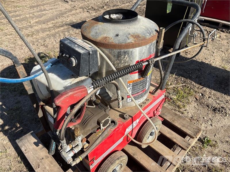 Hotsy 560SS Pressure Washer (Inoperable) Low pressure cleaner