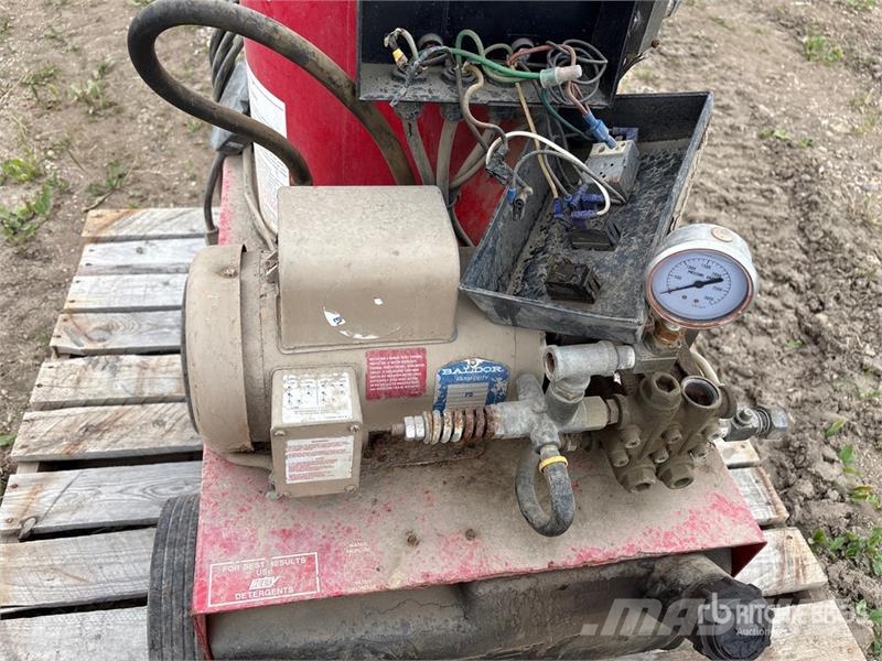 Hotsy 560SS Pressure Washer (Inoperable) Low pressure cleaner