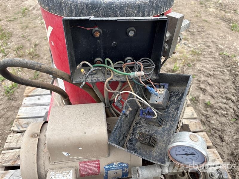 Hotsy 560SS Pressure Washer (Inoperable) Low pressure cleaner