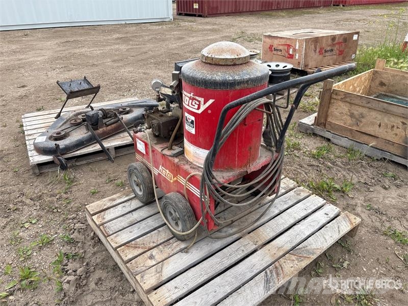 Hotsy 560SS Pressure Washer (Inoperable) Low pressure cleaner