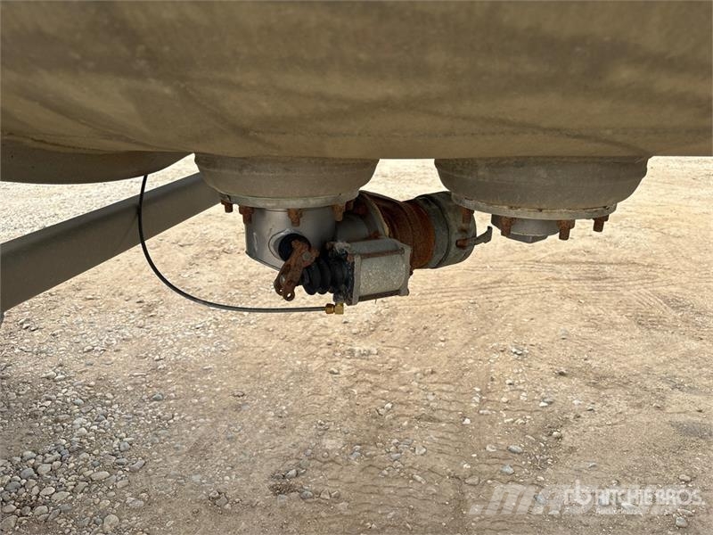 Hutchinson 10250 gal Tri/A Tanker Trailer مقطورات ذات صهاريج