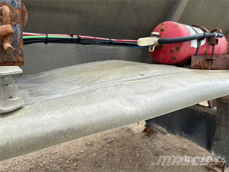 Hutchinson 10250 gal Tri/A Tanker Trailer مقطورات ذات صهاريج