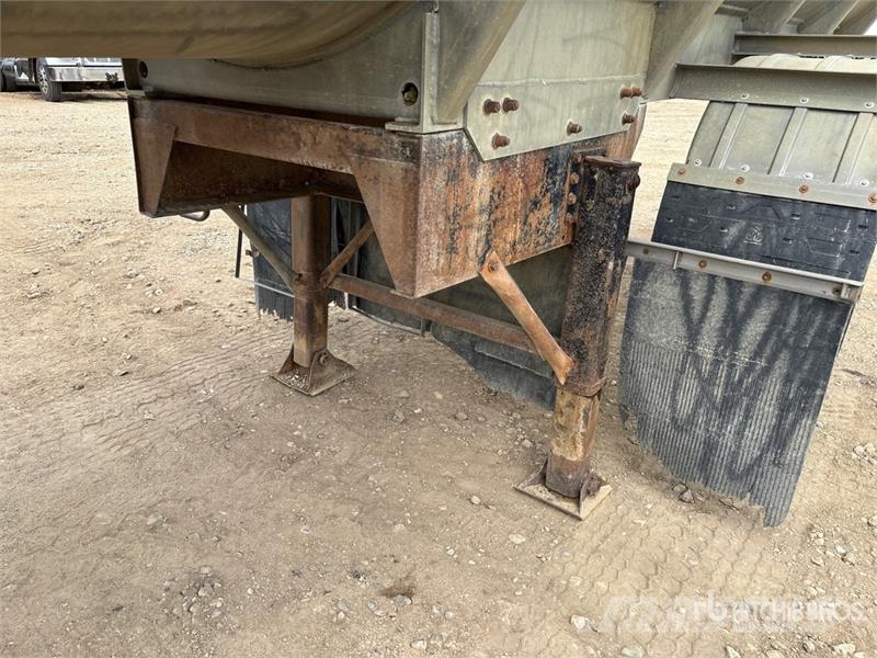 Hutchinson 10250 gal Tri/A Tanker Trailer مقطورات ذات صهاريج