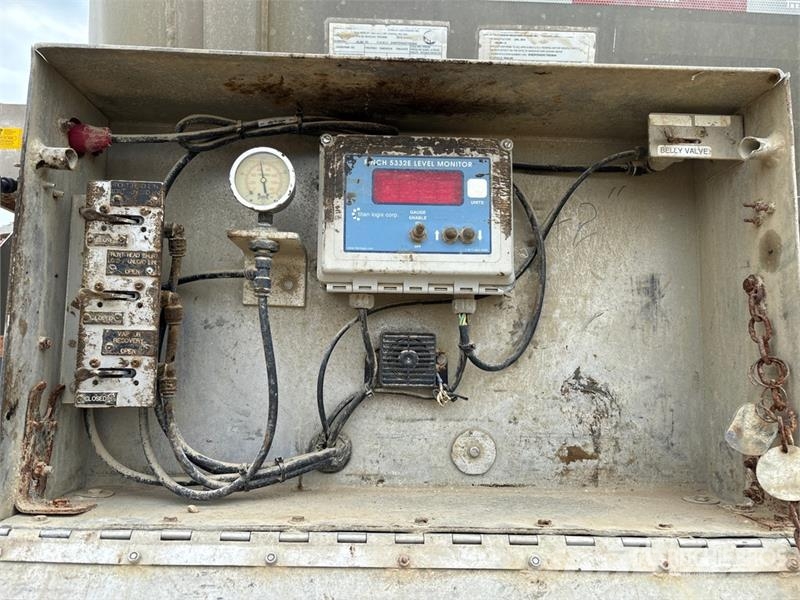 Hutchinson 10250 gal Tri/A Tanker Trailer مقطورات ذات صهاريج