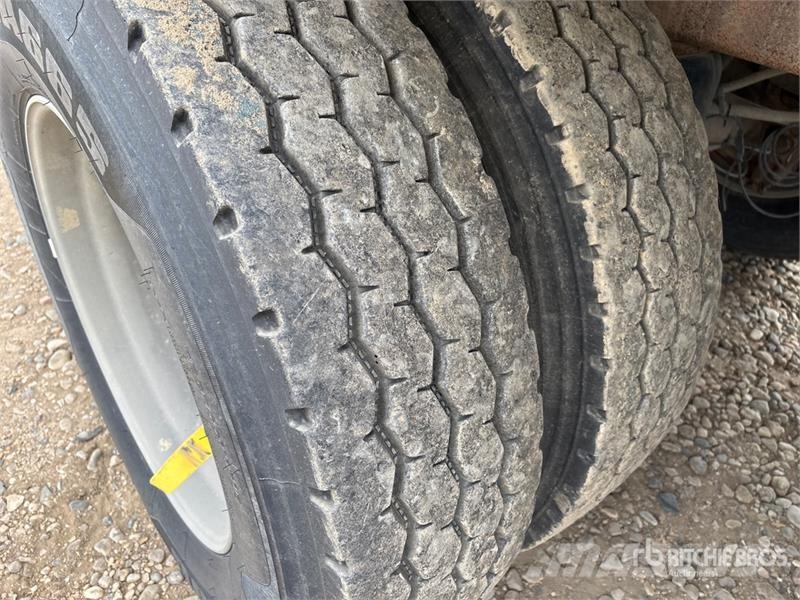 Hutchinson 10250 gal Tri/A Tanker Trailer مقطورات ذات صهاريج