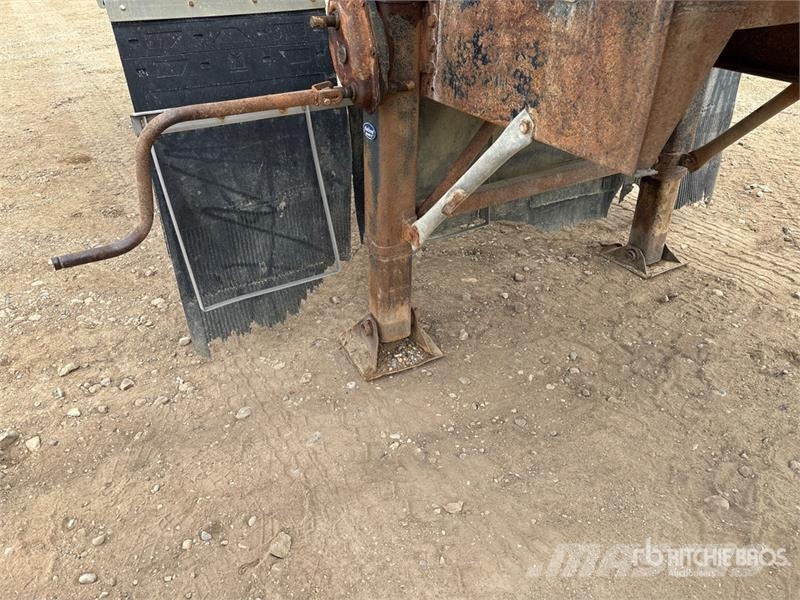 Hutchinson 10250 gal Tri/A Tanker Trailer مقطورات ذات صهاريج