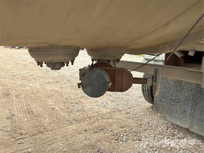 Hutchinson 10250 gal Tri/A Tanker Trailer مقطورات ذات صهاريج