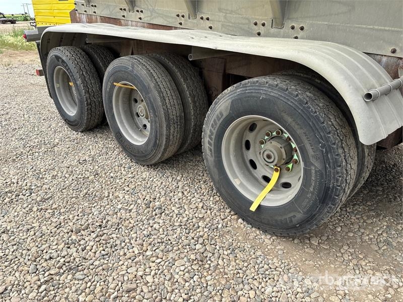 Hutchinson 10250 gal Tri/A Tanker Trailer مقطورات ذات صهاريج