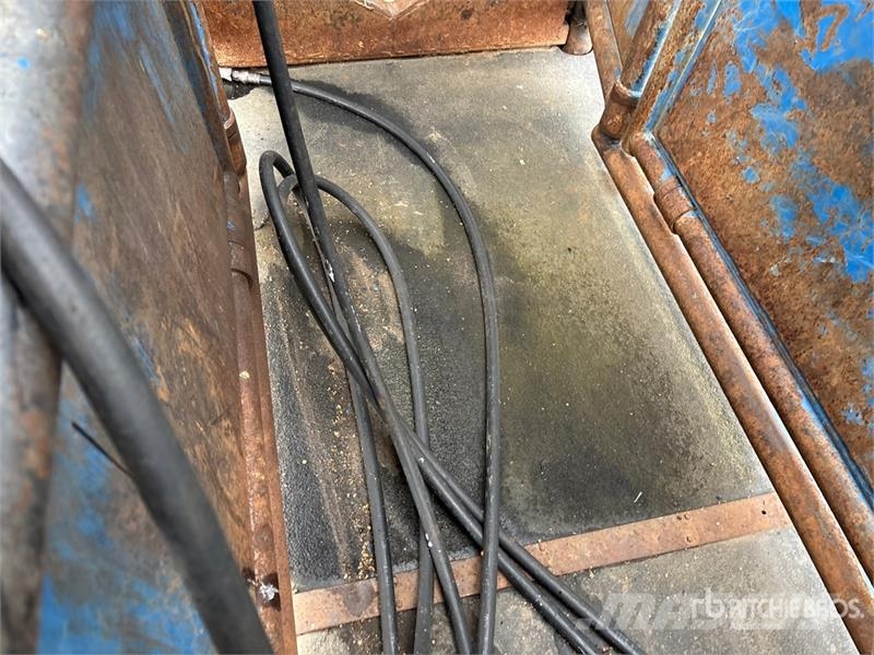Hydraulic Bison Squeeze Chute Landbrug - Andet