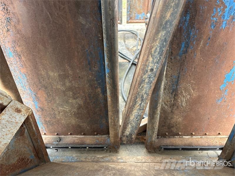 Hydraulic Bison Squeeze Chute Landbrug - Andet