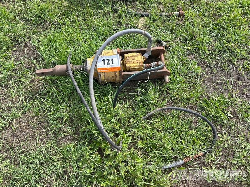 Hydraulic Excavator Attachment Rotary Actuator w/ Other components