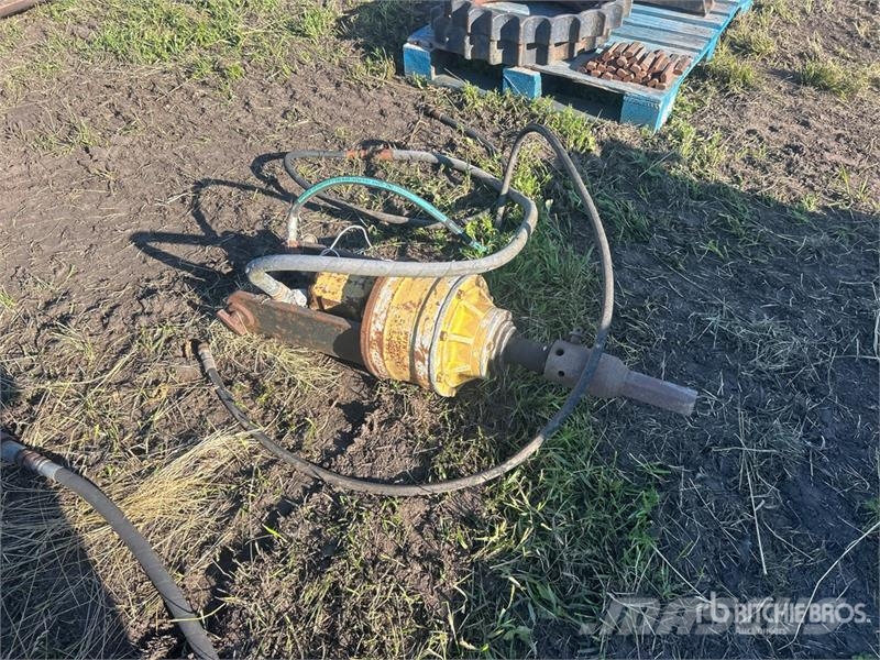Hydraulic Excavator Attachment Rotary Actuator w/ Other components