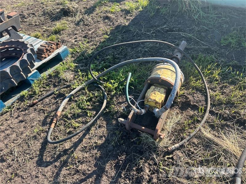 Hydraulic Excavator Attachment Rotary Actuator w/ Other components