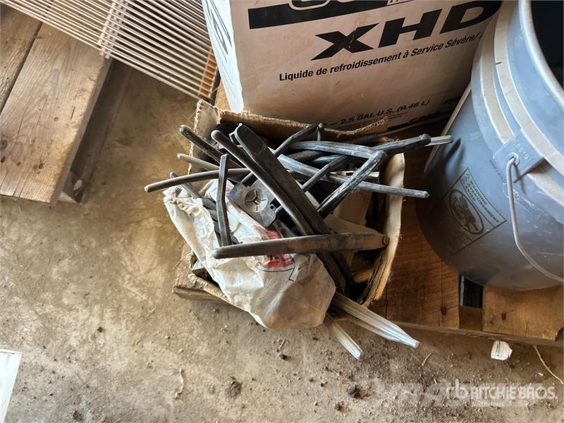 Hydraulic Jack, Bolts Nuts, Springs, Water Hose & Kiti naudoti statybos komponentai