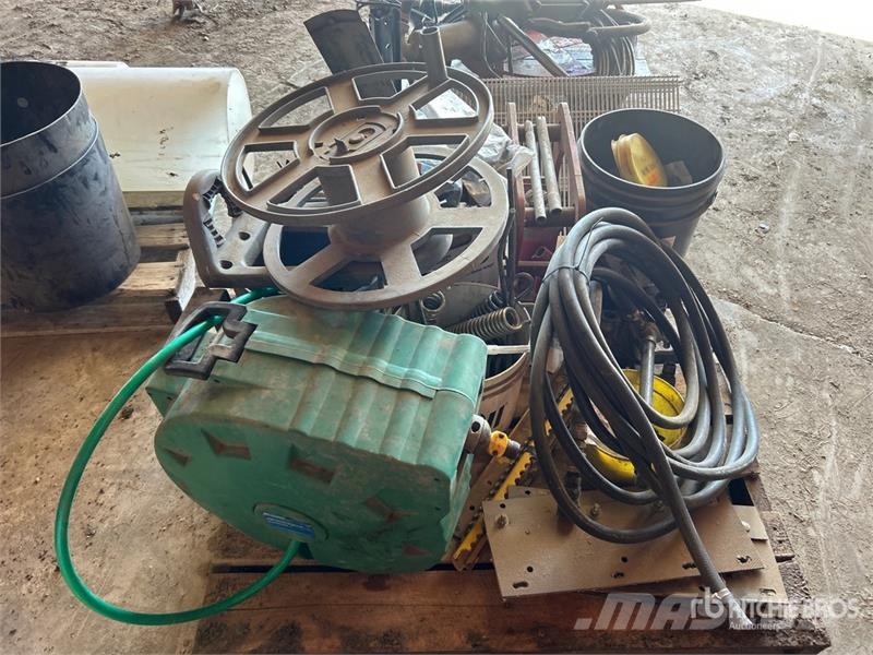 Hydraulic Jack, Bolts Nuts, Springs, Water Hose & Kiti naudoti statybos komponentai