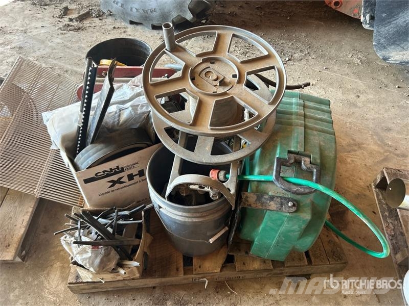 Hydraulic Jack, Bolts Nuts, Springs, Water Hose & Kiti naudoti statybos komponentai