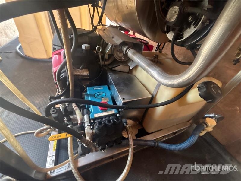 Hydro Tek Utility 14 ft T/A Pressure Washer Enclos Prikolice sa sandukom