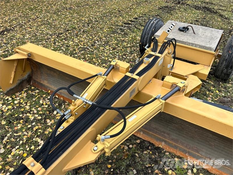 HyGrade 1400RS 2 Tire Hydraulic 14 ft Pull Scraper Скрепери