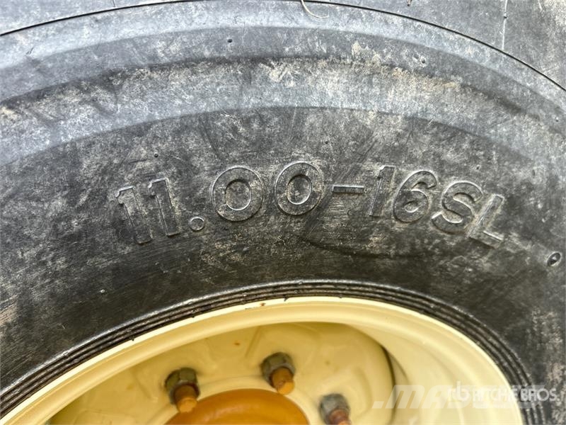 HyGrade 1400RS 2 Tire Hydraulic 14 ft Pull Scraper Скрепери