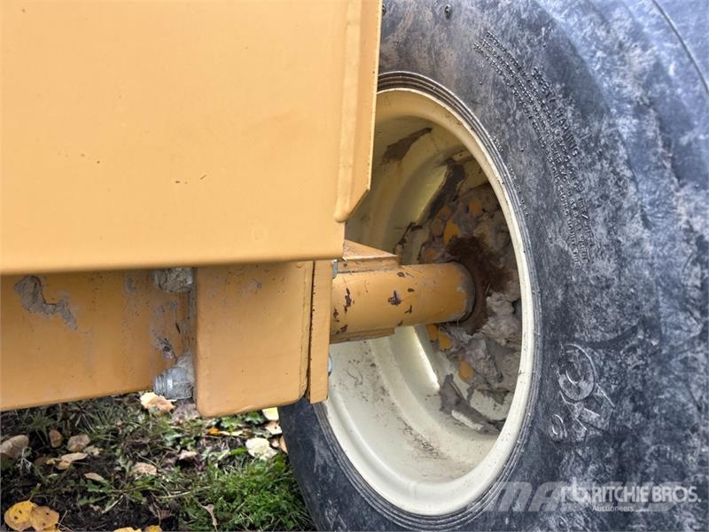 HyGrade 1400RS 2 Tire Hydraulic 14 ft Pull Scraper Скрепери