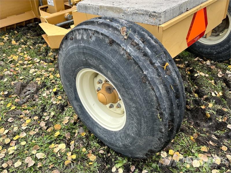HyGrade 1400RS 2 Tire Hydraulic 14 ft Pull Scraper Скрепери