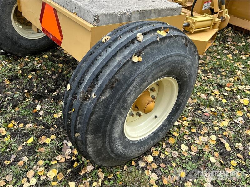HyGrade 1400RS 2 Tire Hydraulic 14 ft Pull Scraper Скрепери
