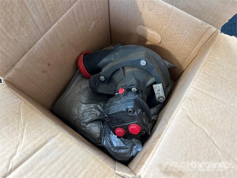 Hypro 93103 Sprayer Pump - Fits New Holland 275F Drugi deli