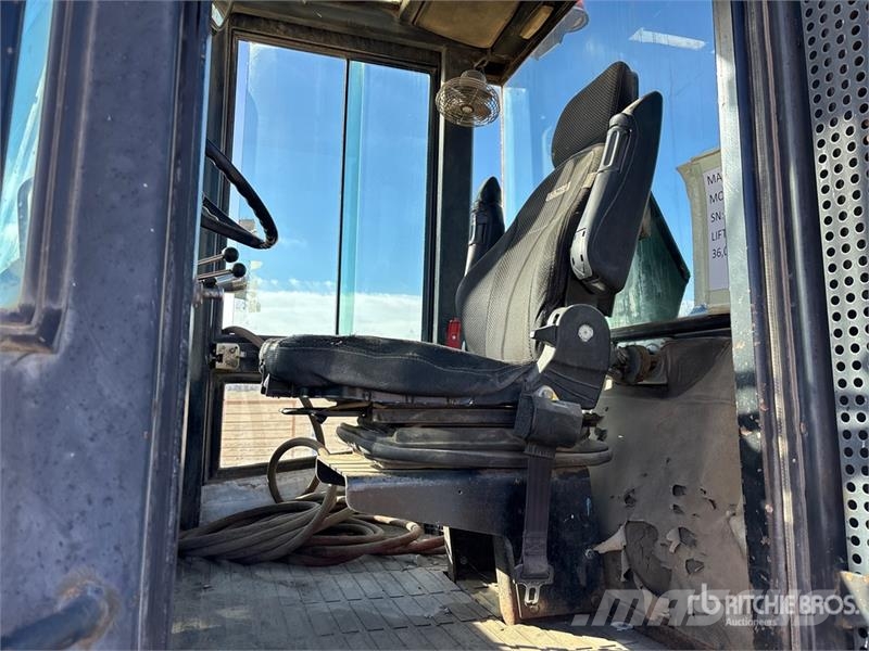 Hyster 360XL 33900 lb 4x4 Rough Terrain Forklift Навантажувачі підвищеної прохідності