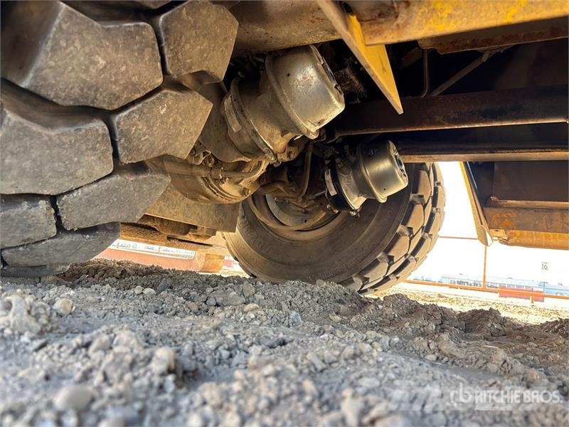 Hyster 360XL 33900 lb 4x4 Rough Terrain Forklift Навантажувачі підвищеної прохідності
