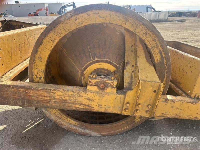 Hyster 70 in Pull Behind Compactor Bogserande Vibratorvältar