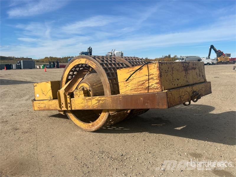 Hyster 70 in Pull Behind Compactor Bogserande Vibratorvältar