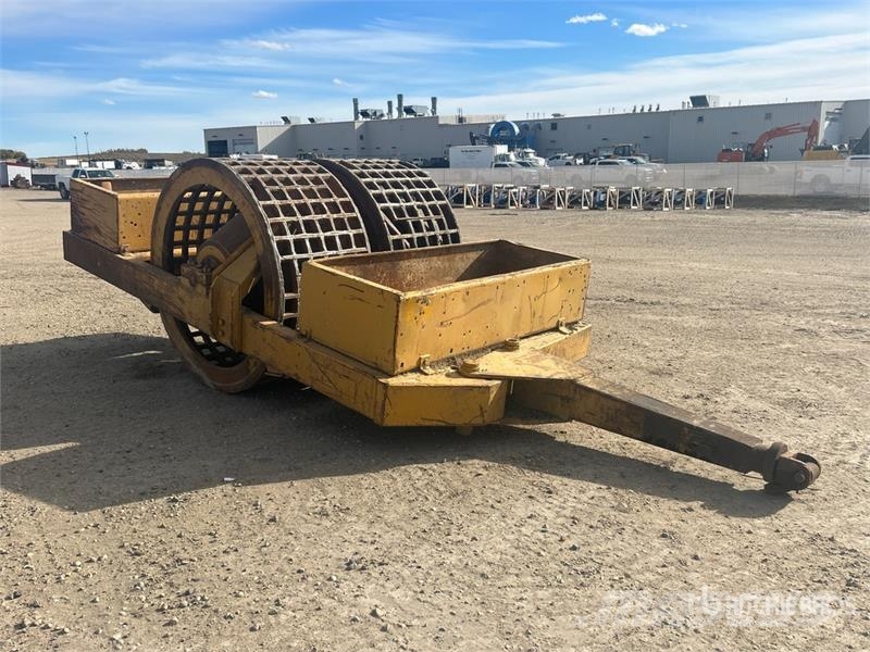Hyster 70 in Pull Behind Compactor Bogserande Vibratorvältar