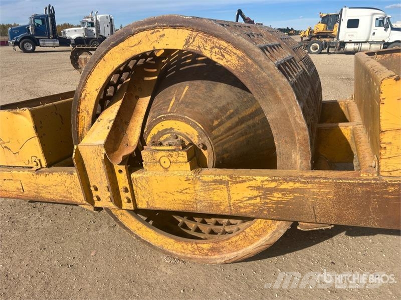 Hyster 70 in Pull Behind Compactor Bogserande Vibratorvältar