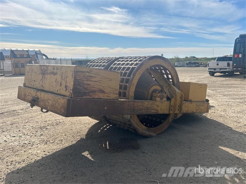Hyster 70 in Pull Behind Compactor Bogserande Vibratorvältar
